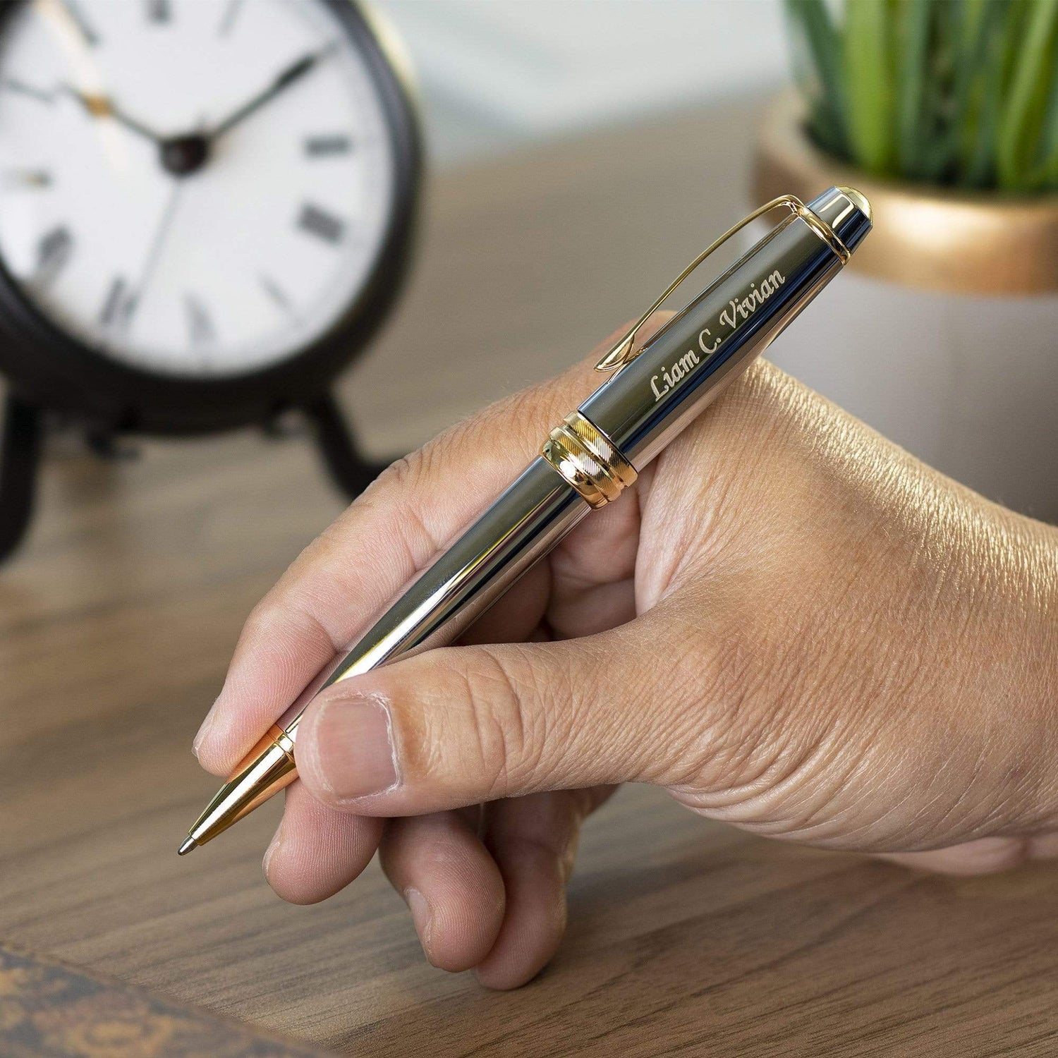 Man holding a Bailey Medalist Ballpoint to take notes